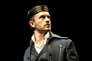 Jonathan Bailey – Richard II