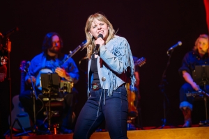 Sarah Travis, Davey Anderson and Ali Roocroft – Wild Rose